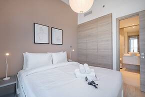 Modern 1-bed With Partial Sea Marina View