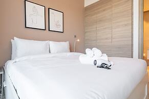 Modern 1-bed With Partial Sea Marina View