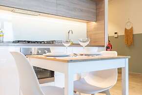 Modern 1-bed With Partial Sea Marina View