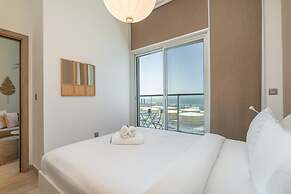 Modern 1-bed With Partial Sea Marina View