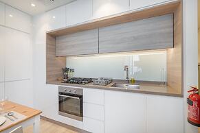 Modern 1-bed With Partial Sea Marina View