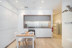 Modern 1-bed With Partial Sea Marina View