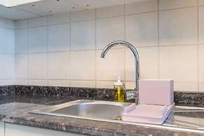 Modern 1-bed With Scenic Golf Course View