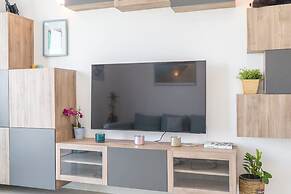 Modern 1-bed With Scenic Golf Course View