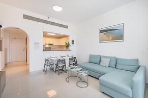 Modern 1-bed With Scenic Golf Course View