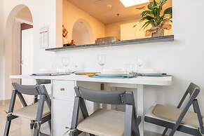 Modern 1-bed With Scenic Golf Course View