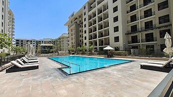 Stunning 1 BR With Pool View in Rawda Apartments