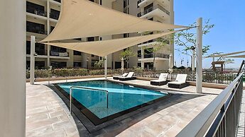 Stunning 1 BR With Pool View in Rawda Apartments
