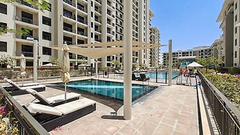 Stunning 1 BR With Pool View in Rawda Apartments