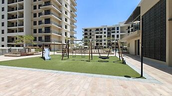 Stunning 1 BR With Pool View in Rawda Apartments