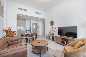 Stunning 1 BR With Pool View in Rawda Apartments