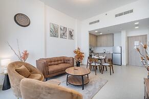 Stunning 1 BR With Pool View in Rawda Apartments