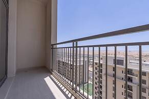 Stunning 1 BR With Pool View in Rawda Apartments