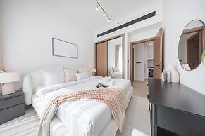 Luxury 1-bedroom JVC Apartment With Balcony Pool