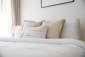 Luxury 1-bedroom JVC Apartment With Balcony Pool