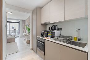 Stylish Studio Sleeps 2 With Balcony