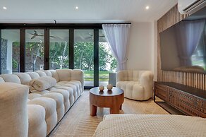 Flamingo Marina Private Beachfront Escape