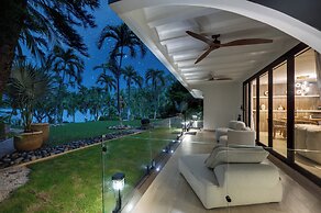Flamingo Marina Private Beachfront Escape