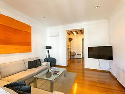 Apartamento de Tres Habitaciones con Terraza 21B