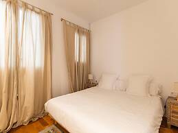 Apartamento de Tres Habitaciones con Terraza 21B