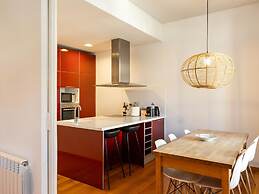 Apartamento de Tres Habitaciones con Terraza 21B