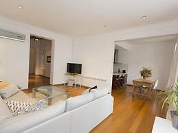 Apartamento de Tres Habitaciones con Terraza 21B