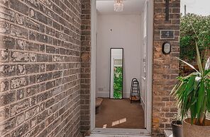 Immaculate 3-bed Cottage in Hampton