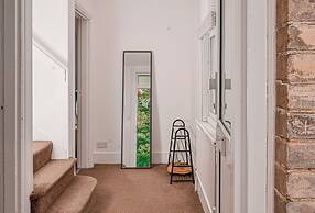 Immaculate 3-bed Cottage in Hampton