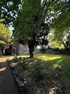 Immaculate 3-bed Cottage in Hampton