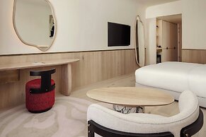 Morea House, Autograph Collection