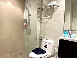 Emerald 211 - Studio With Balcony and Shared Pool