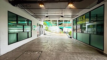 Emerald 211 - Studio With Balcony and Shared Pool