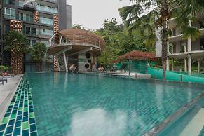 Emerald 211 - Studio With Balcony and Shared Pool