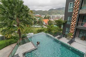 Emerald 211 - Studio With Balcony and Shared Pool