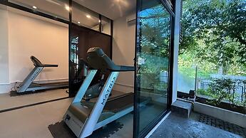 Emerald 211 - Studio With Balcony and Shared Pool