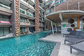 Emerald 211 - Studio With Balcony and Shared Pool