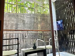 Emerald 211 - Studio With Balcony and Shared Pool
