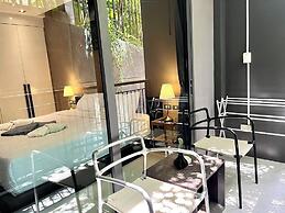Emerald 211 - Studio With Balcony and Shared Pool