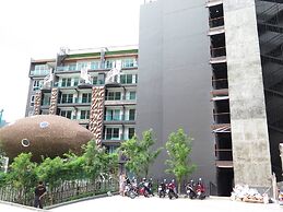 Emerald 215 - Studio With Balcony and Shared Pool