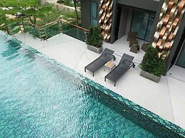 Emerald 215 - Studio With Balcony and Shared Pool