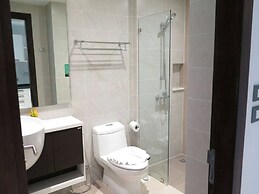 Emerald 215 - Studio With Balcony and Shared Pool