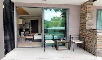 Emerald 215 - Studio With Balcony and Shared Pool