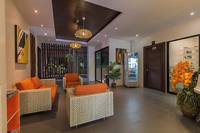 Emerald 215 - Studio With Balcony and Shared Pool
