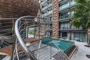 Emerald 215 - Studio With Balcony and Shared Pool
