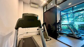 Emerald 215 - Studio With Balcony and Shared Pool