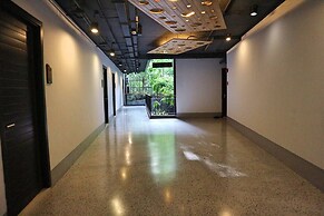 Emerald 215 - Studio With Balcony and Shared Pool