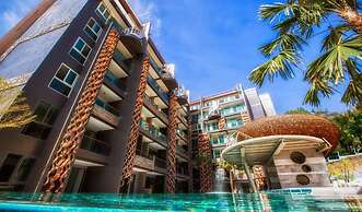 Emerald 215 - Studio With Balcony and Shared Pool