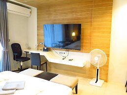 Emerald 215 - Studio With Balcony and Shared Pool