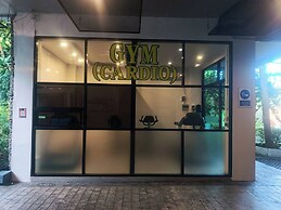 Emerald 215 - Studio With Balcony and Shared Pool