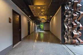 Emerald 215 - Studio With Balcony and Shared Pool
